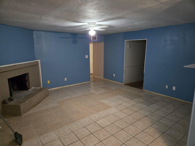 1702 Novel Cir in Garland, TX - Foto de edificio - Building Photo