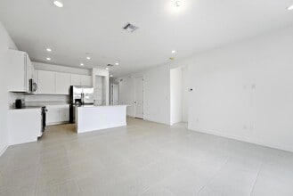 3735 Harborside Ave in Fort Pierce, FL - Foto de edificio - Building Photo