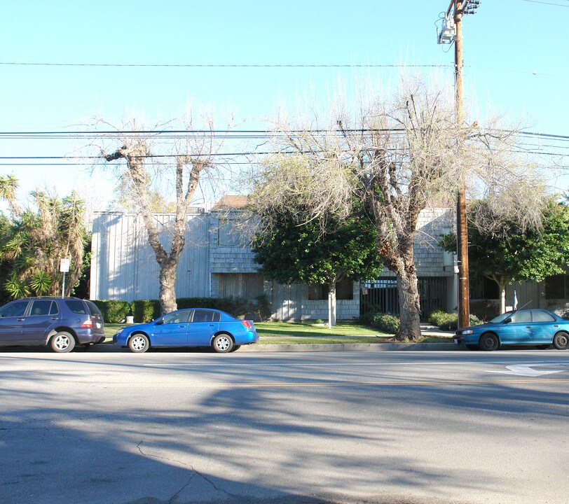 12325 Moorpark St in Studio City, CA - Building Photo