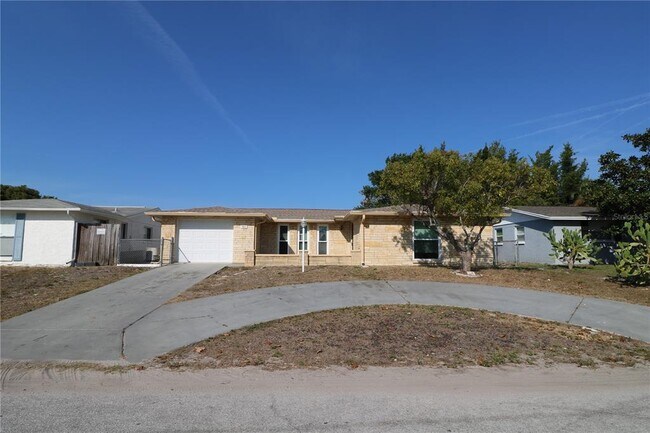 7825 Birchwood Dr in Port Richey, FL - Building Photo - Building Photo