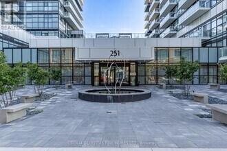 251 Manitoba St in Toronto, ON - Building Photo - Building Photo