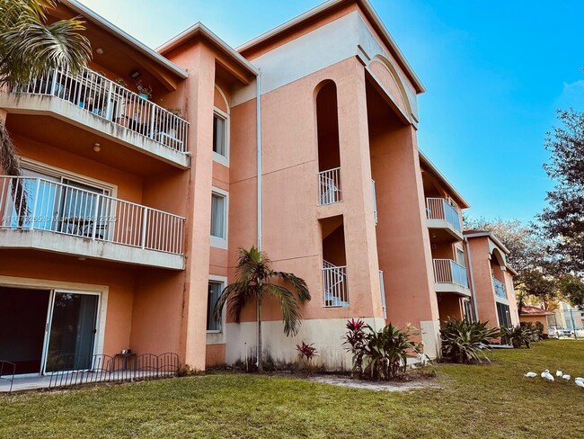 6984 SW 39th St in Davie, FL - Foto de edificio - Building Photo