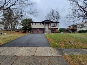 8 O Sullivan Ln in Monroe, NY - Building Photo - Building Photo