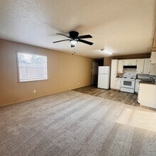 101 1st Ave in Nederland, TX - Foto de edificio - Building Photo
