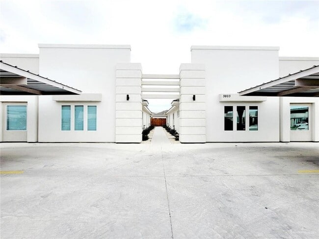 3803 Las Vistas Ln, Unit 2 in Weslaco, TX - Building Photo - Building Photo