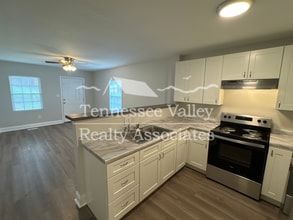 4200 McCalla Ave in Knoxville, TN - Foto de edificio - Building Photo