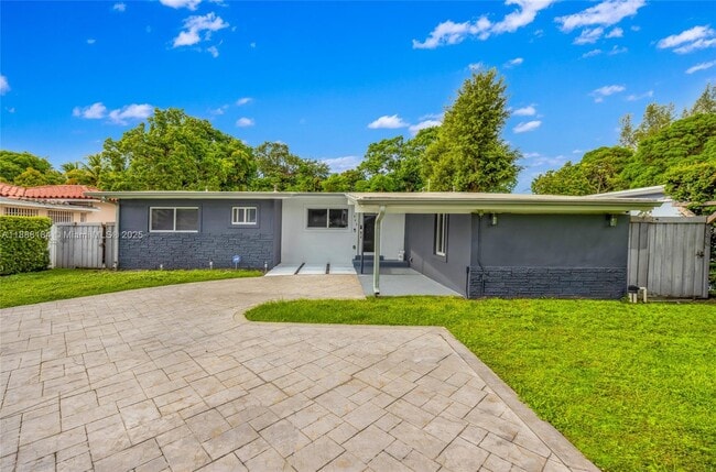 840 NE 159th St in North Miami Beach, FL - Building Photo - Building Photo