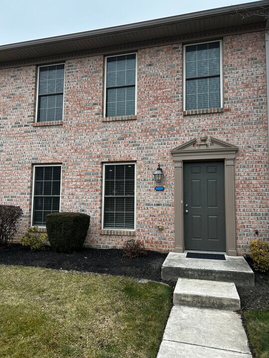 365 Melbourne Ln in Mechanicsburg, PA - Foto de edificio