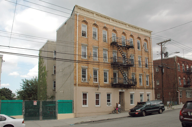 114 3rd St in Passaic, NJ - Building Photo - Building Photo