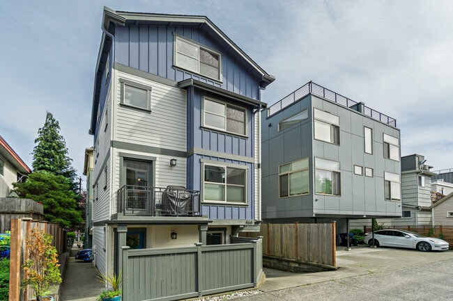 466 NE Maple Leaf Pl in Seattle, WA - Building Photo - Building Photo