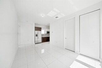 6400 NW 105th Pl in Doral, FL - Building Photo - Building Photo