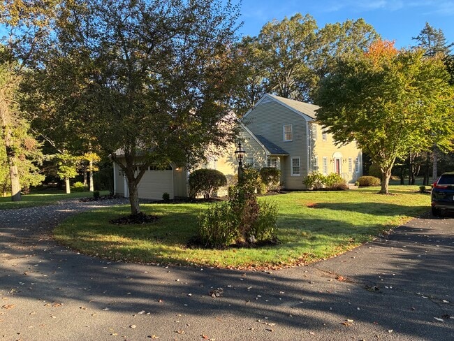 63 Barker St in Pembroke, MA - Building Photo - Building Photo