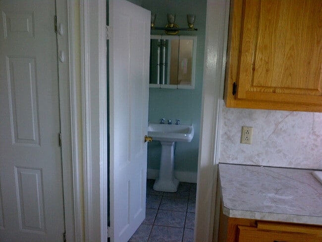 6 Court St, Unit Apt #3 in New Haven, CT - Building Photo - Building Photo