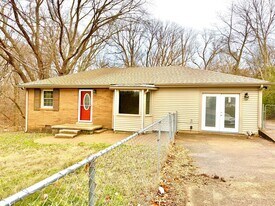 838 Potters Ln in Clarksville, TN - Building Photo