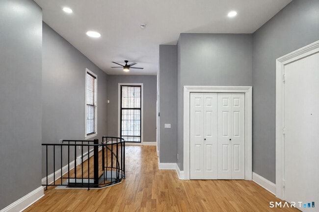 23 Charter Oak Pl in Hartford, CT - Building Photo - Building Photo