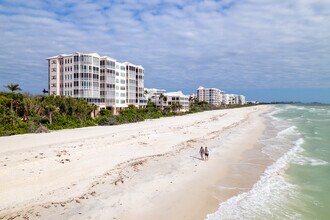 The Barefoot Beach Club in Bonita Springs, FL - Foto de edificio - Building Photo