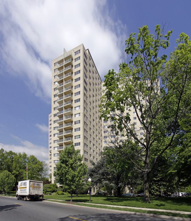 Harrison Park Towers in East Orange, NJ - Building Photo - Building Photo