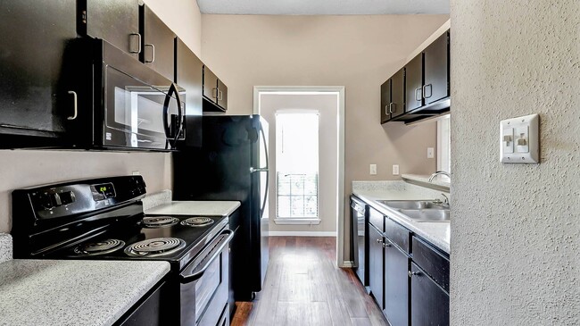 The Willows on Rosemeade in Dallas, TX - Building Photo - Building Photo