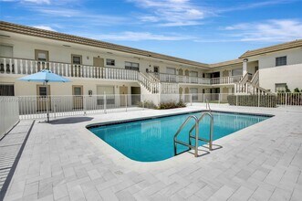 5420 Hollywood Blvd in Hollywood, FL - Foto de edificio - Building Photo