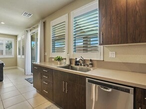 2742 Carnation Way in Lodi, CA - Building Photo - Building Photo