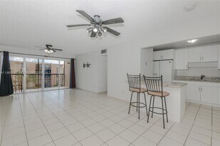 9150 Fontainebleau Blvd in Miami, FL - Building Photo