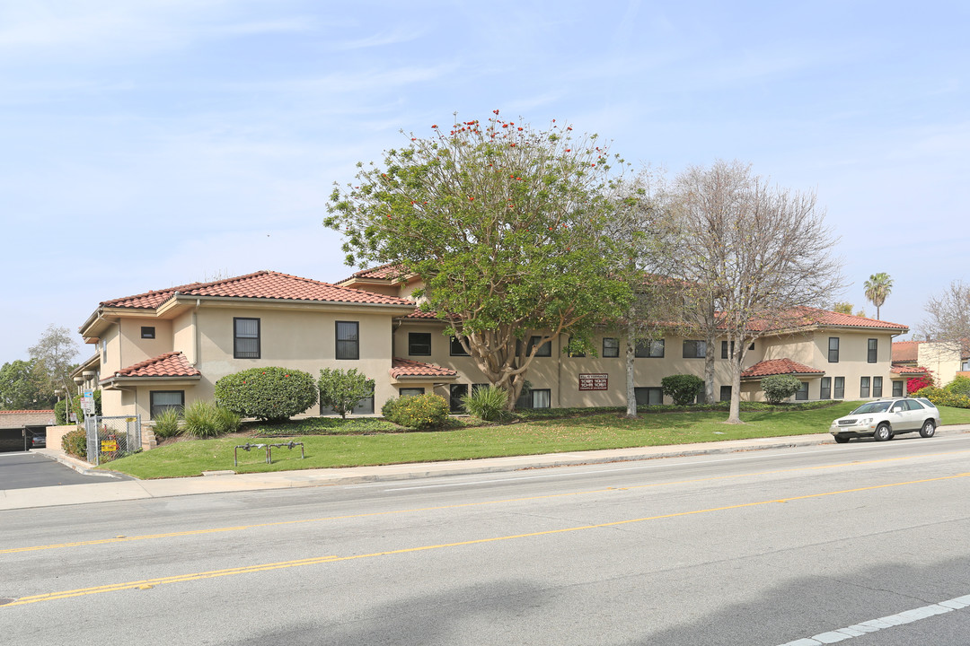 Ellis Terrace in Camarillo, CA - Building Photo