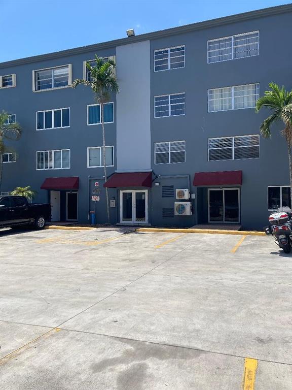 1060 Crystal Lake Dr