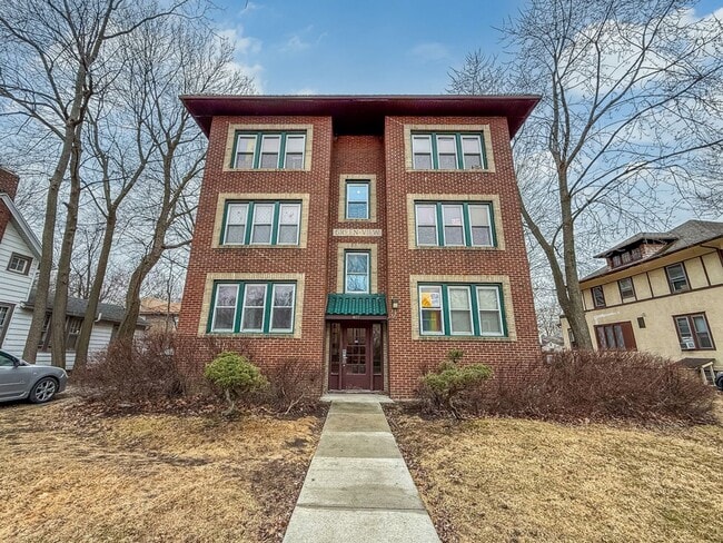 property at 407 W Green St