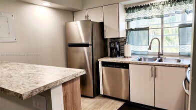 9101 Lime Bay Blvd in Tamarac, FL - Building Photo - Building Photo