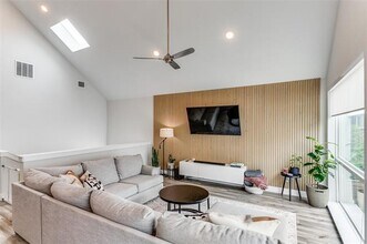 1111 Barsotti Ct in Dallas, TX - Building Photo - Building Photo