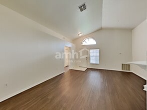 30640 Tremont Dr in Zephyrhills, FL - Building Photo - Building Photo