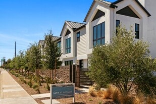 56th at Arcadia in Phoenix, AZ - Building Photo