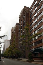 Sutton Place in New York, NY - Foto de edificio - Building Photo