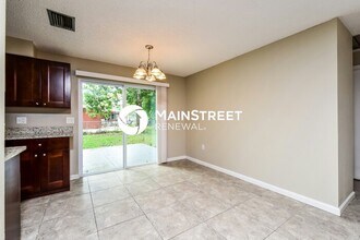 4856 Deleon St in Ft. Myers, FL - Building Photo - Building Photo