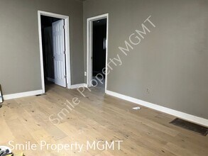 8148 SE Claybourne St in Portland, OR - Foto de edificio - Building Photo