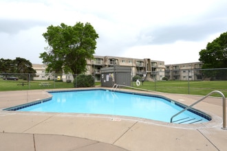 Fox Ridge Estates in Eagan, MN - Foto de edificio - Other