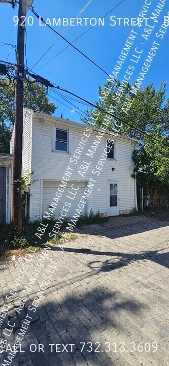 920 Lamberton St in Trenton, NJ - Building Photo