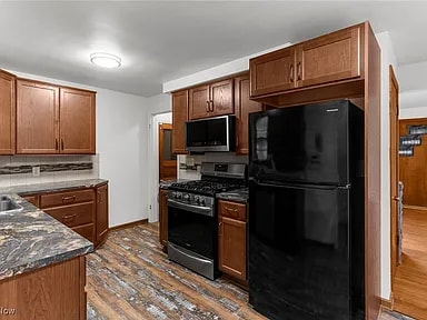 566 Sunshine Ave in Youngstown, OH - Building Photo - Building Photo