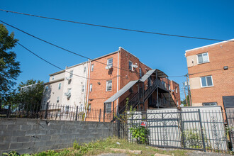 610 Eastern Ave NE in Washington, DC - Building Photo - Building Photo