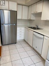 256 Doris Ave in Toronto, ON - Building Photo - Building Photo