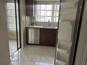 2451 NW 41st Ave in Lauderhill, FL - Building Photo - Building Photo