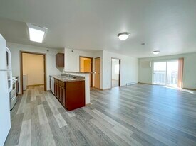Gateway Apartments in Minot, ND - Building Photo