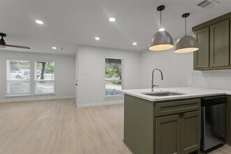 414 N 5th St in Midlothian, TX - Building Photo - Building Photo