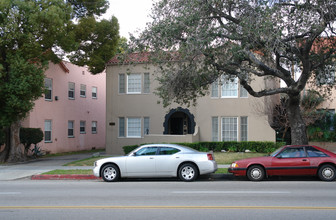 325 S Verdugo Rd in Glendale, CA - Building Photo - Building Photo