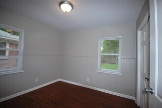1136 E Barrett Ave in Madison Heights, MI - Building Photo - Building Photo