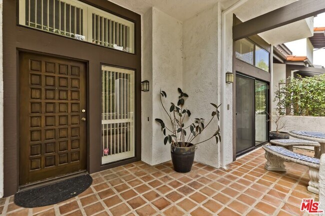 1559 Palisades Dr in Los Angeles, CA - Building Photo - Building Photo