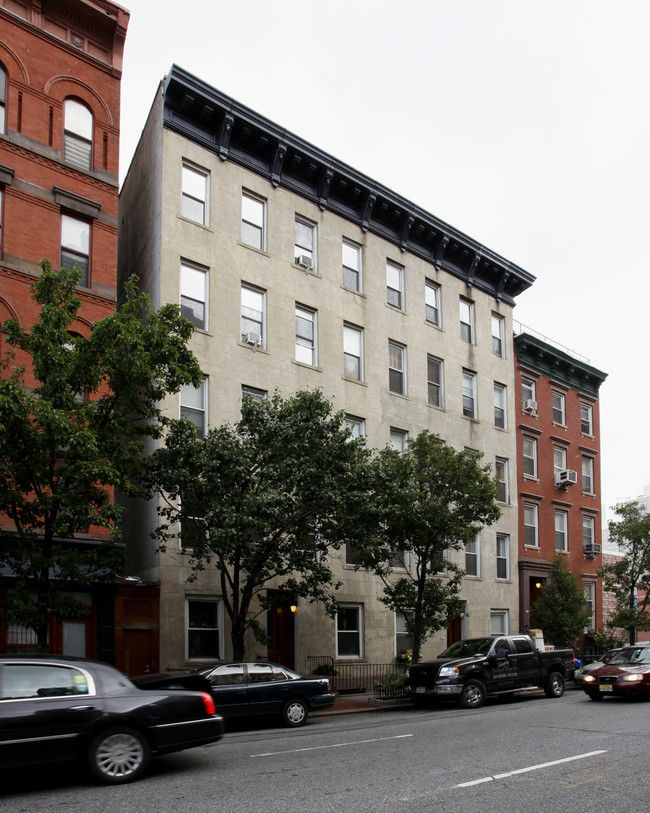 459 W 35th St in New York, NY - Building Photo - Building Photo