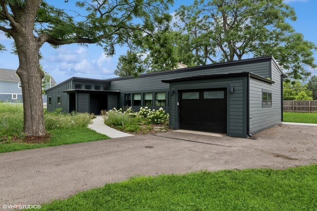 2750 Park Dr in Glenview, IL - Building Photo - Building Photo