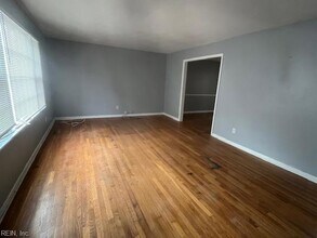 6320 Chestnut Hill Rd in Virginia Beach, VA - Foto de edificio - Building Photo