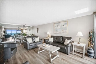 8815 Thomas Dr in Panama City Beach, FL - Building Photo - Building Photo